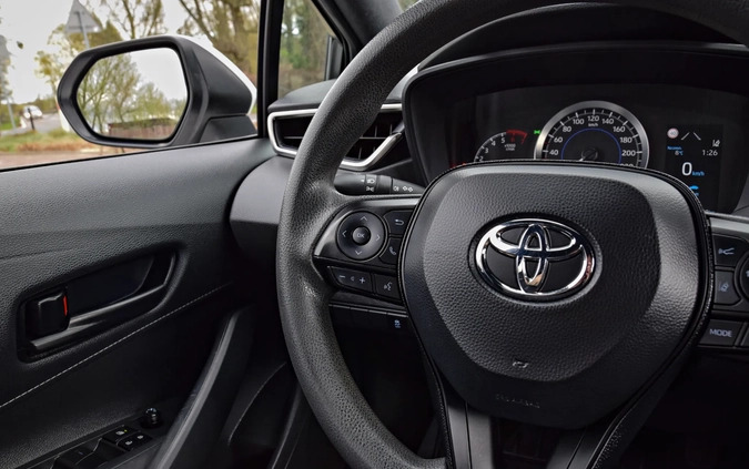 Toyota Corolla cena 63900 przebieg: 230000, rok produkcji 2019 z Boguchwała małe 529